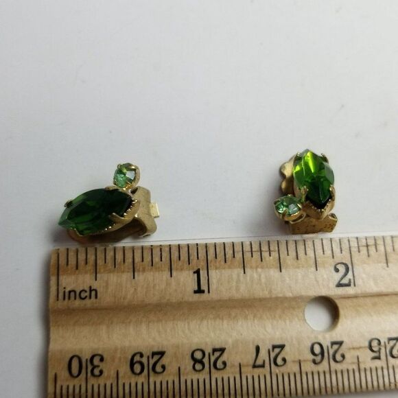 Vintage Green Rhinestone Marque Shape Clip On Earrings, Gold Tone Setting, 60s - Picture 4 of 6